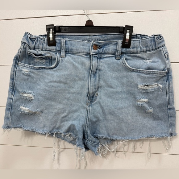 Arizona Jean Company Light Wash Hi-Rise Curvy Short - Picture 1 of 3